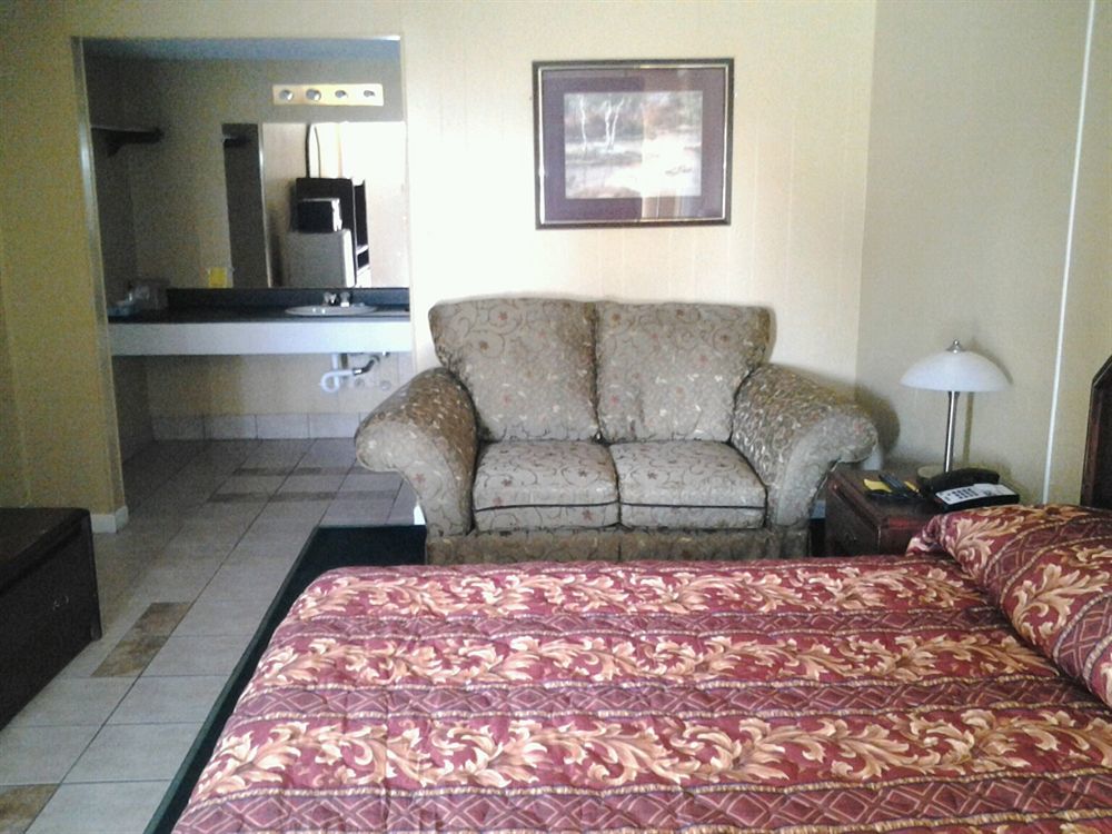 Holiday Motel Hugo Bagian luar foto