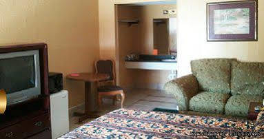 Holiday Motel Hugo Bagian luar foto