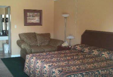 Holiday Motel Hugo Bagian luar foto